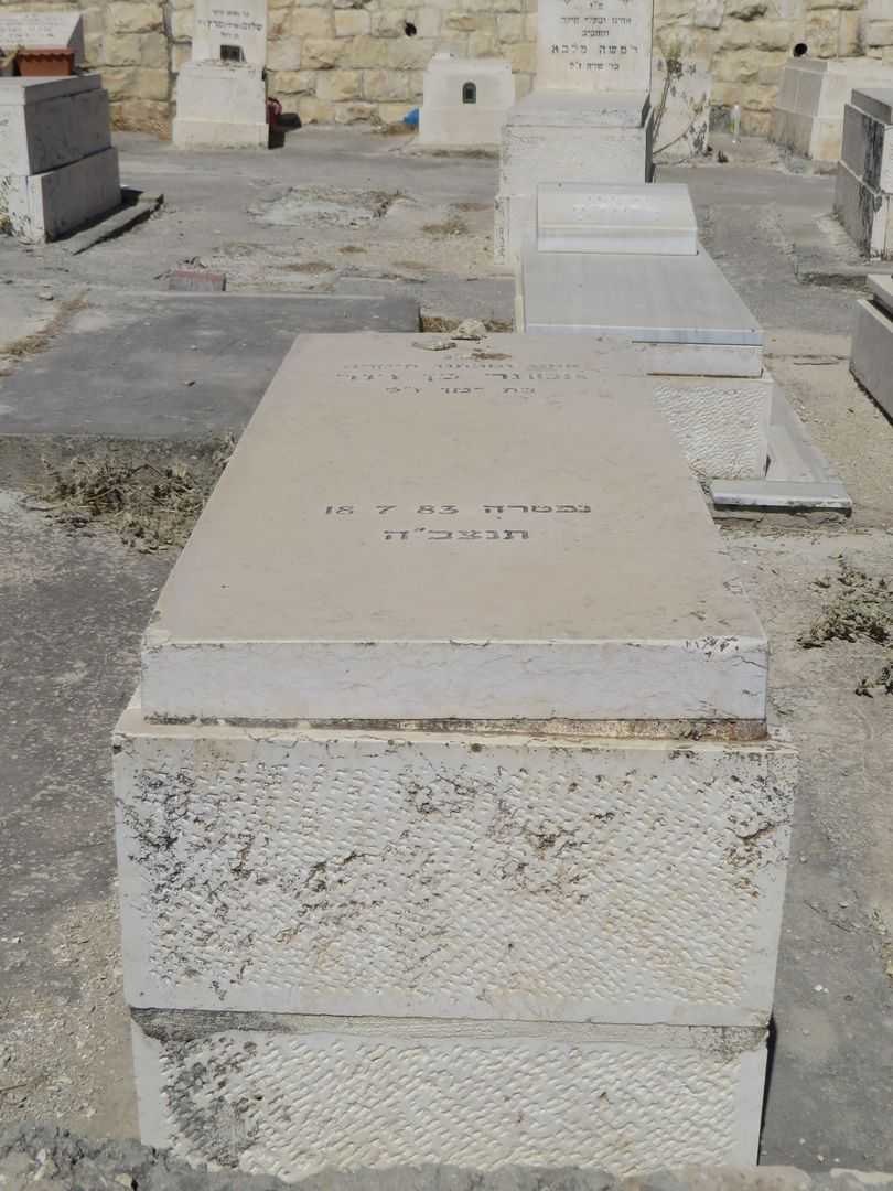 קברו של אסתר בן דוד