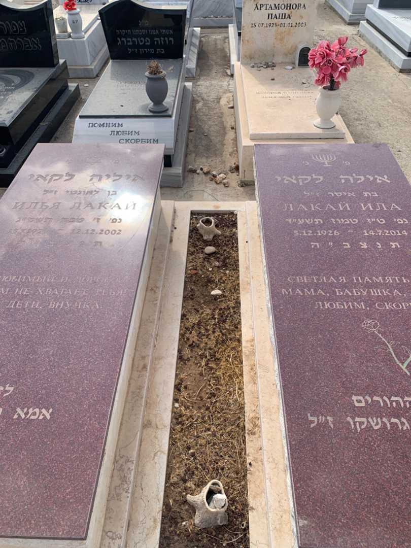 קברו של איסר גרושקו. תמונה 1