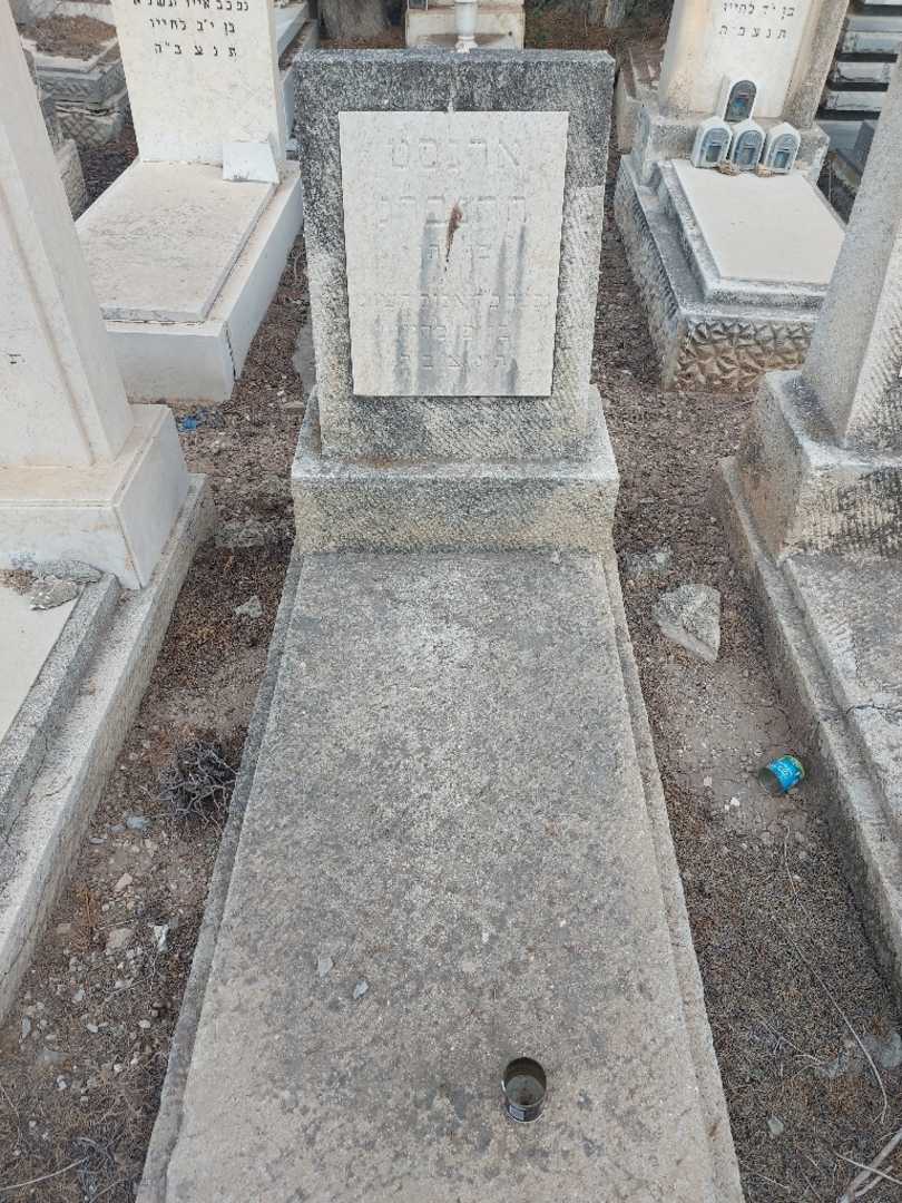 קברו של ארנסט הרנברג