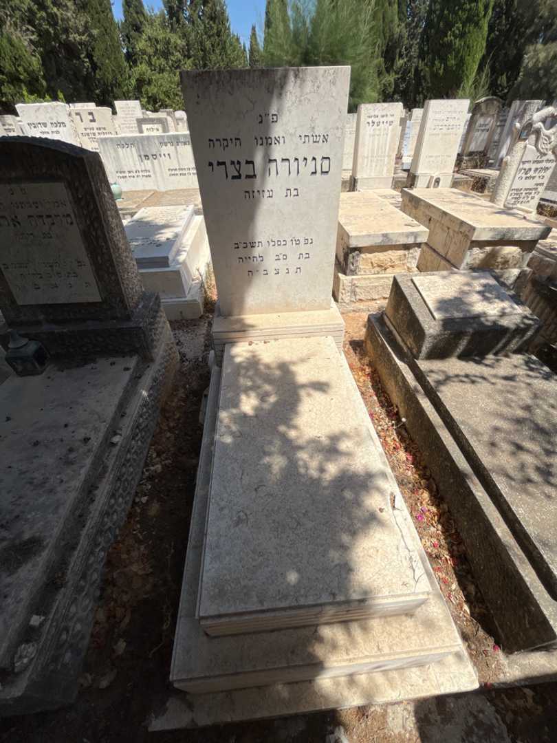 קברו של סניורה בצרי