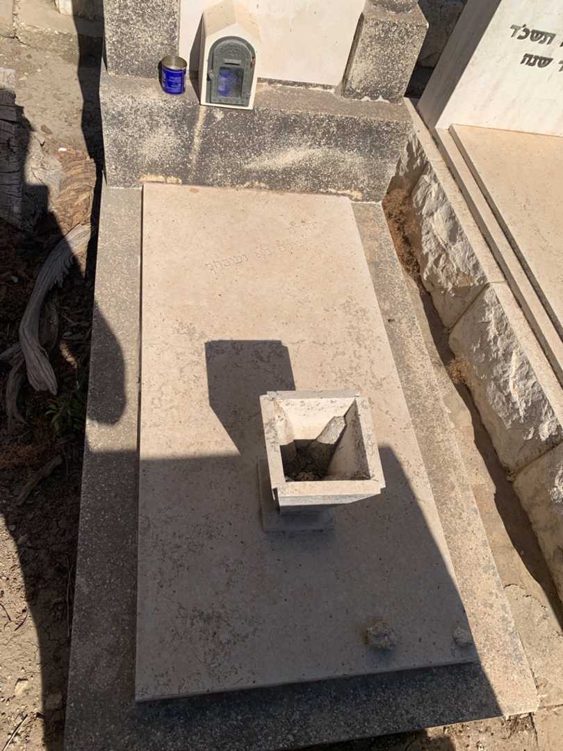 קברו של ישראל בנדר. תמונה 2