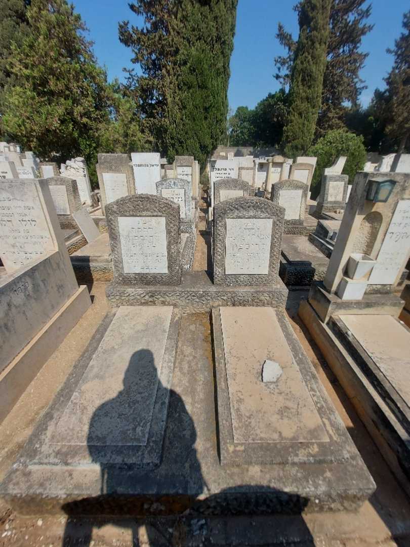 קברו של רבקה מריספין. תמונה 1