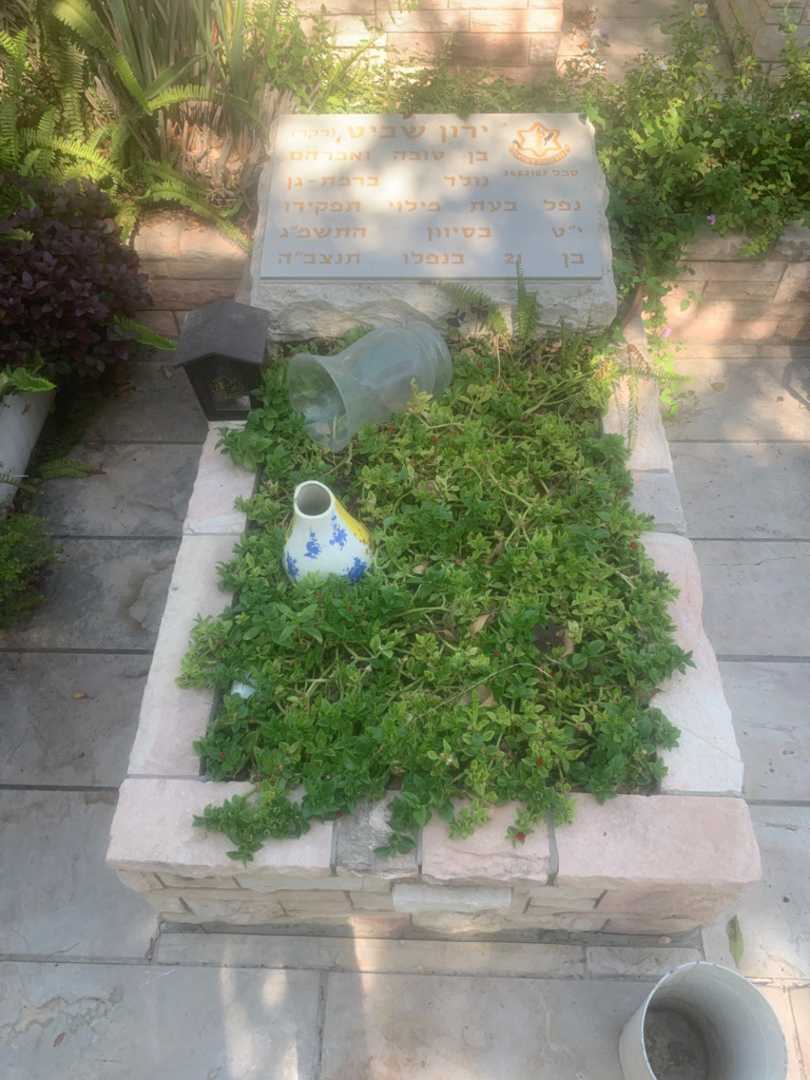 קברו של ירון שביט (רקר)