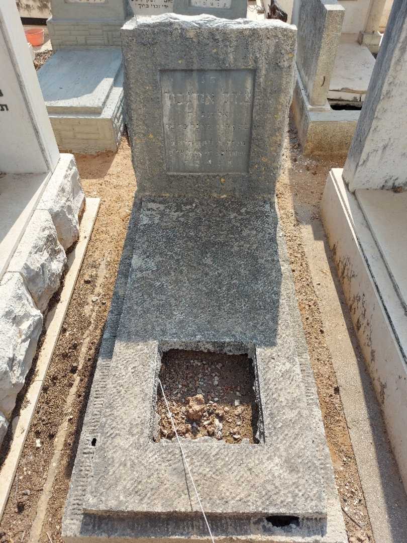 קברו של צירל אורנבוך