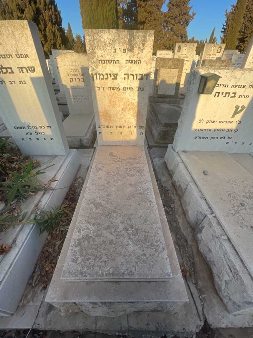 קברו של דבורה צינמון