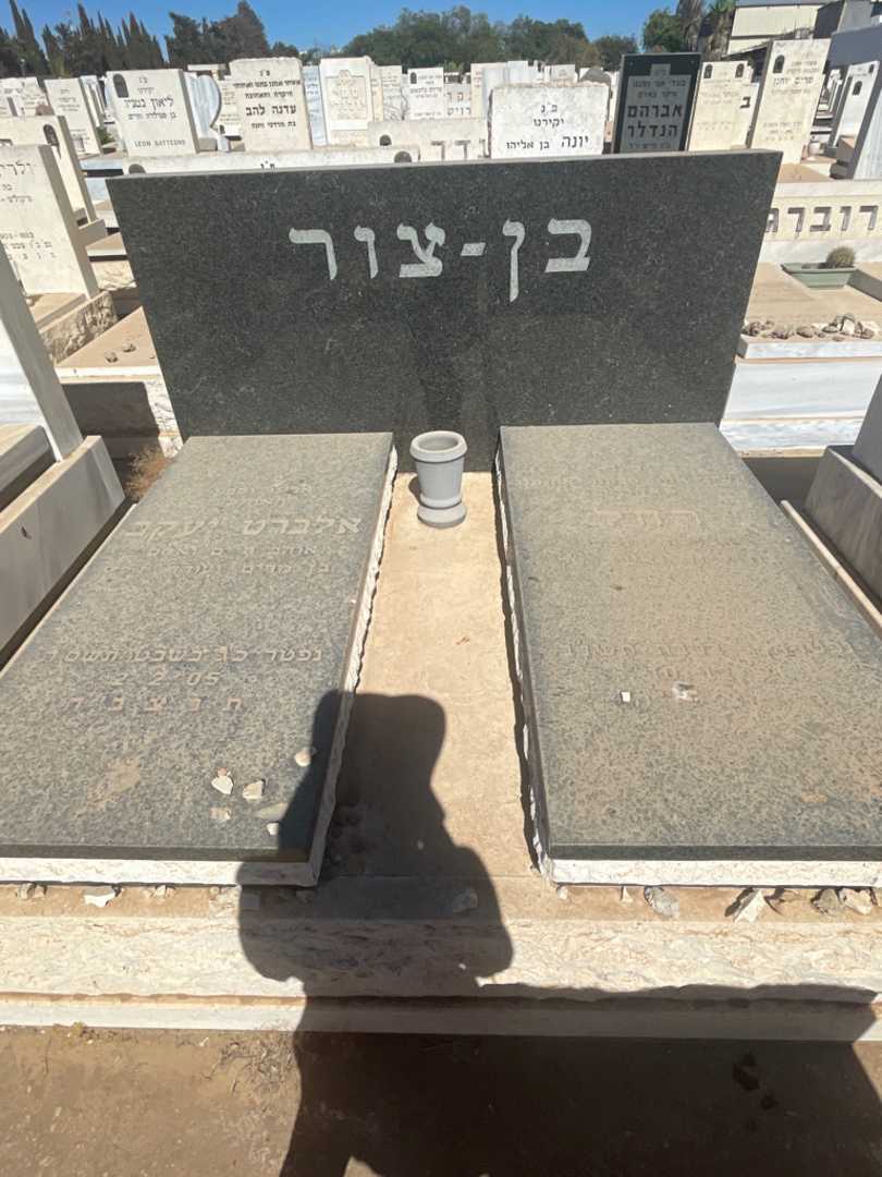 קברו של רחל בן-צור. תמונה 1
