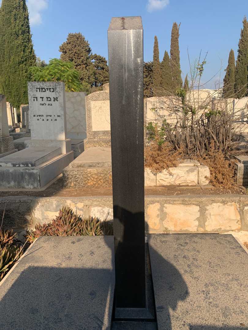 קברו של זיאל יהודה ליטבק. תמונה 1