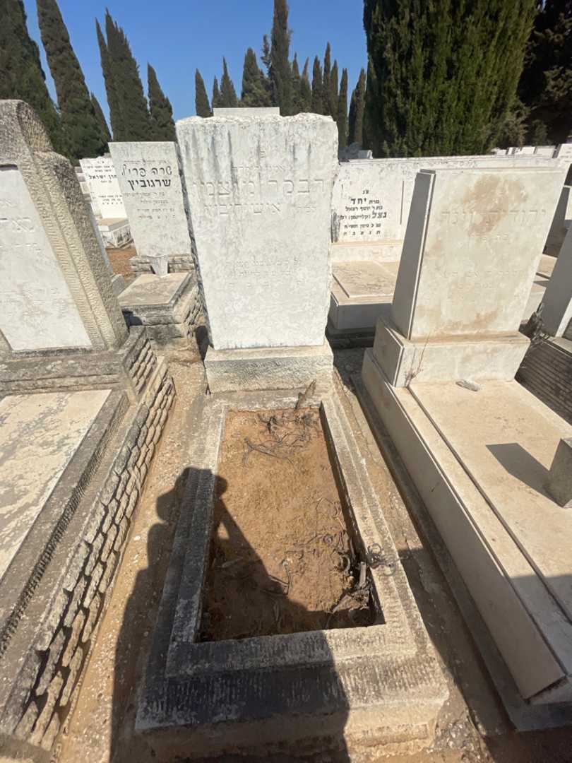 קברו של רבקה מוצמן