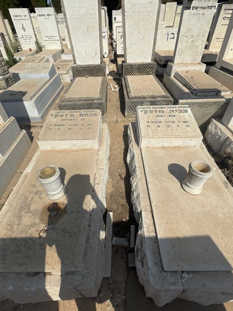 קברו של מנחם מזעקי. תמונה 1