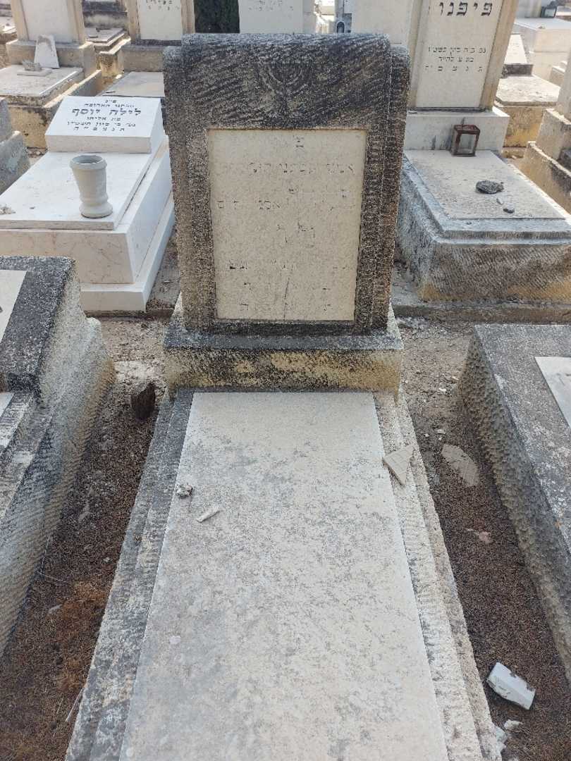 קברו של פלורה לוי