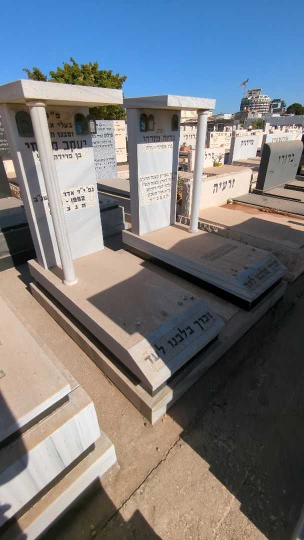 קברו של גרזה מזרחי. תמונה 2