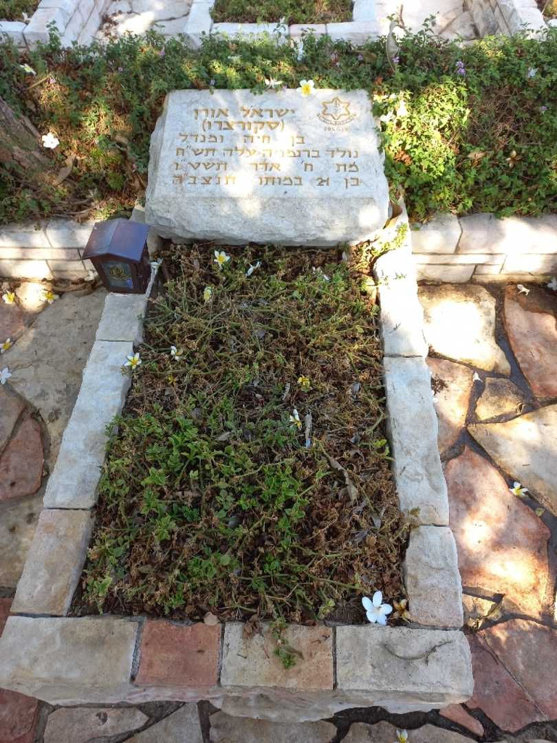 קברו של ישראל "סקורצרו" אורן