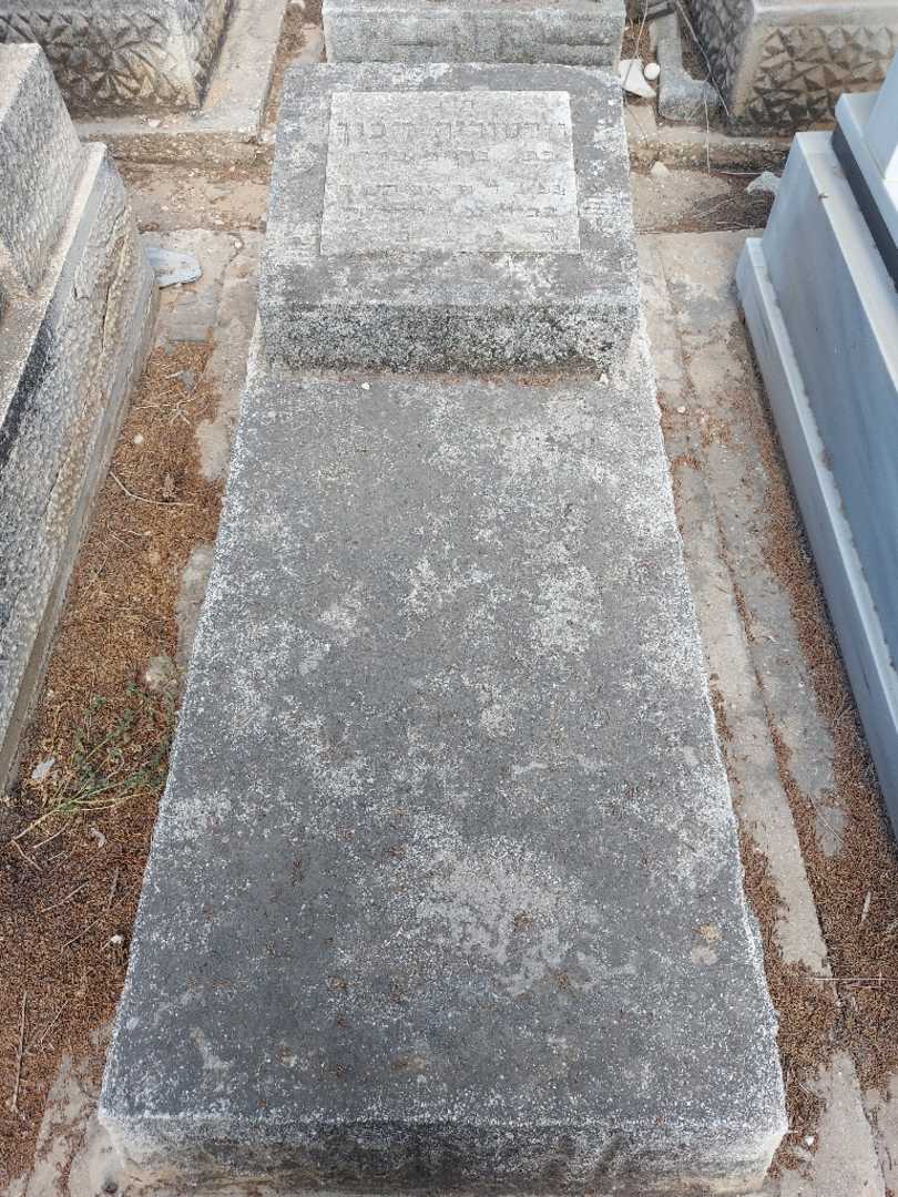 קברו של ויקטוריה דכון