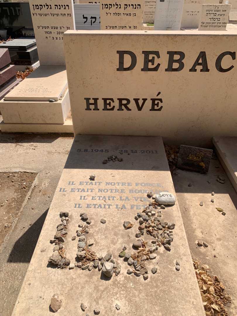 קברו של Herve Debache. תמונה 2