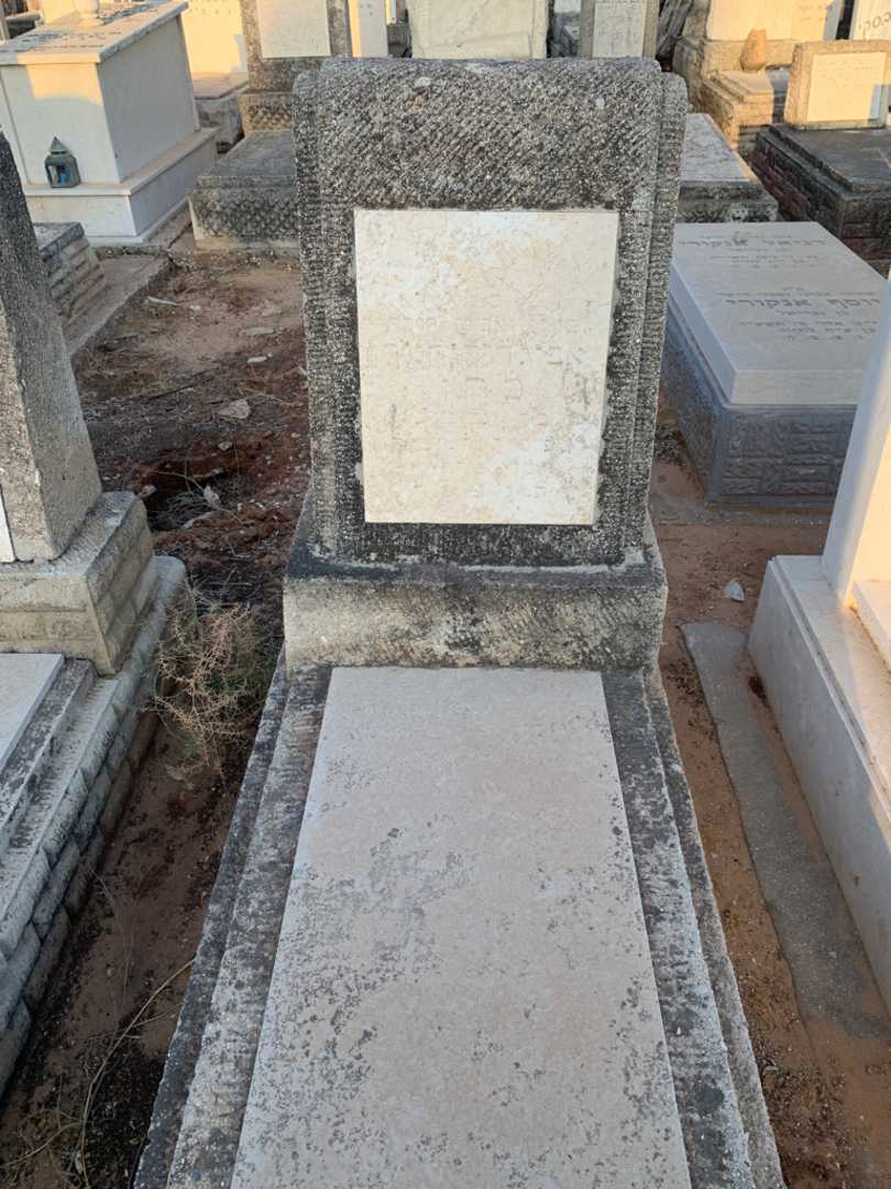 קברו של אביגדור חנוך כהן
