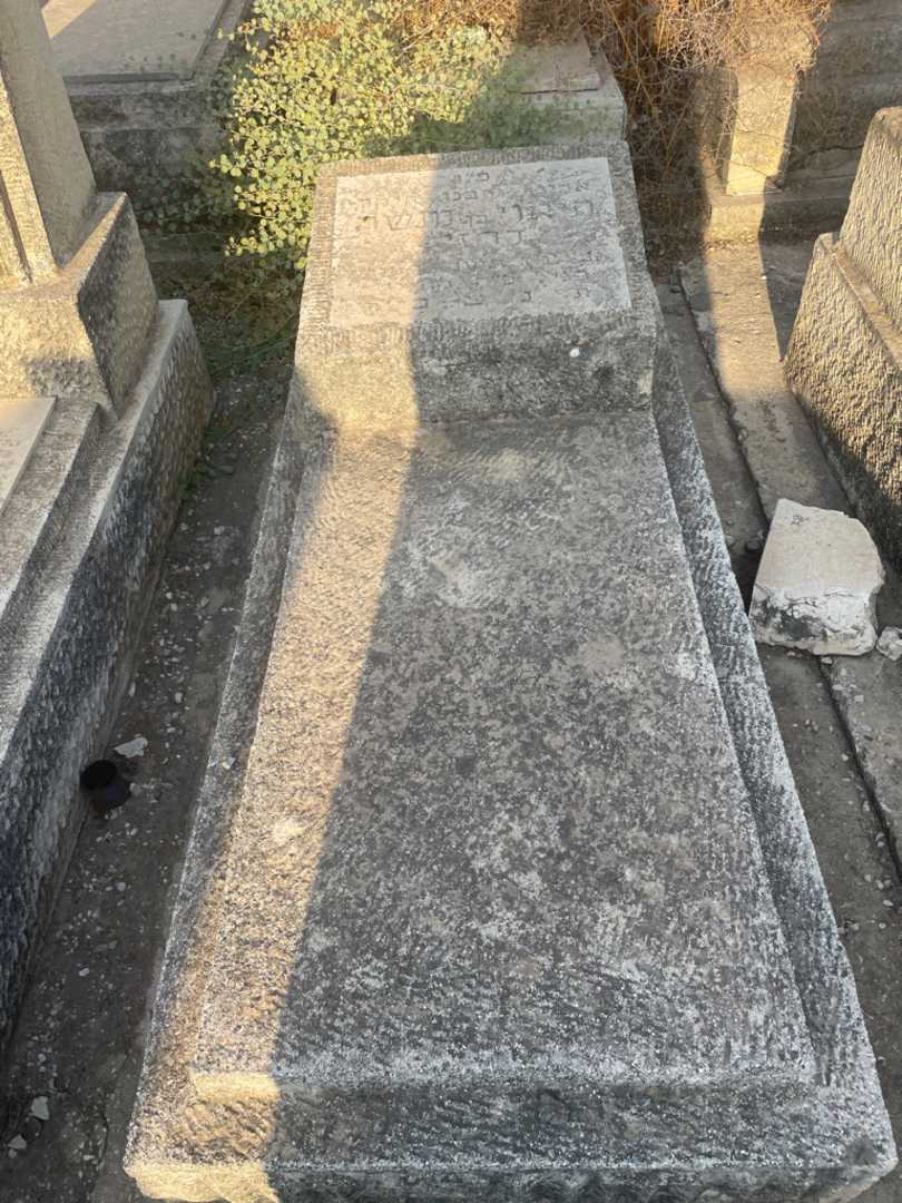 קברו של חיאוי קרזי