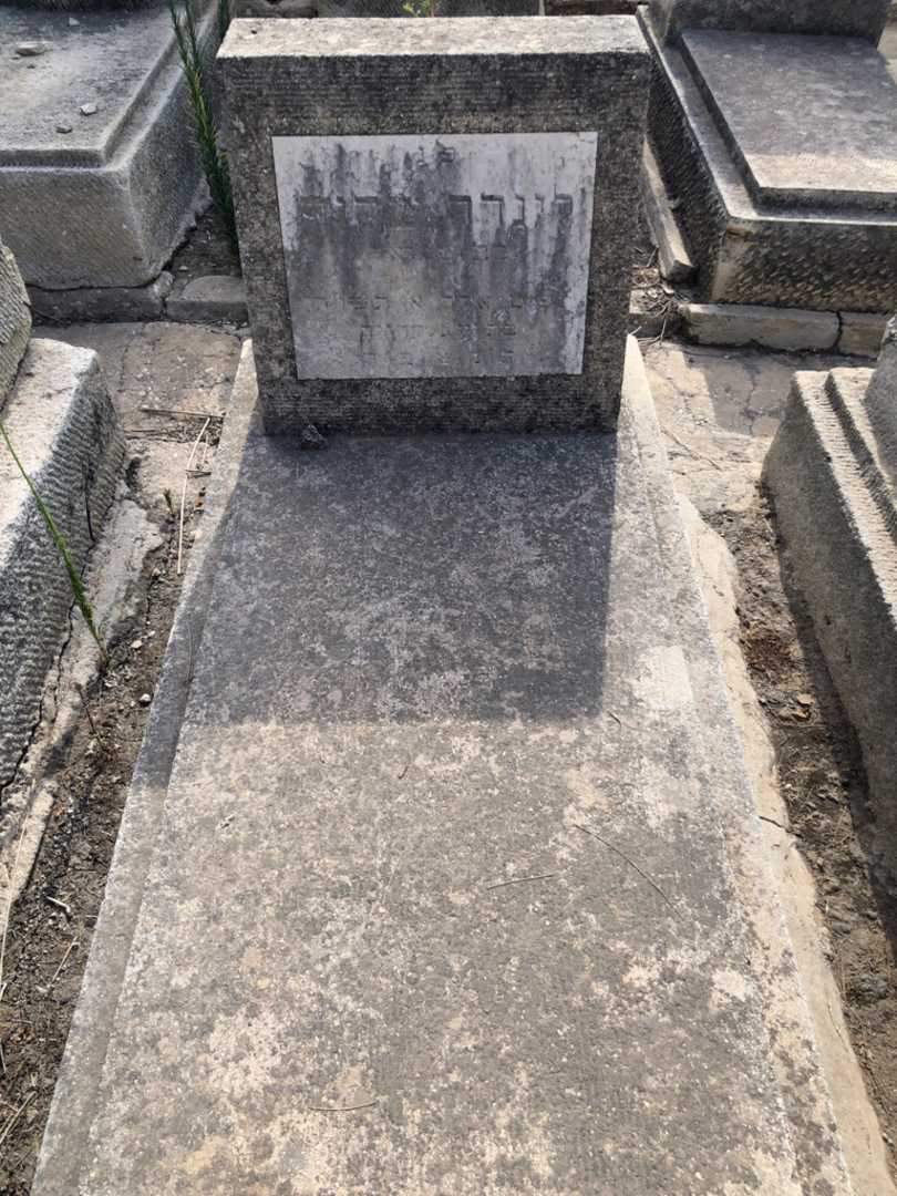 קברו של לינדה שקוף