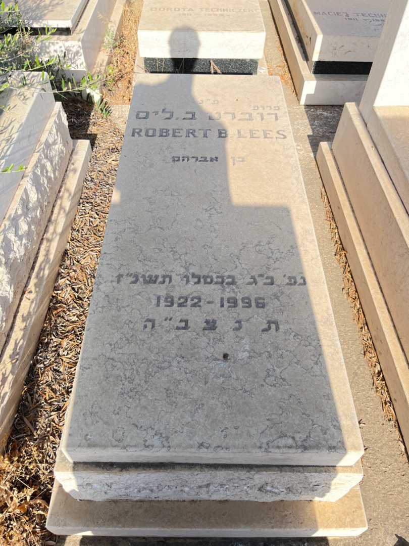 קברו של רוברט "ROBERT B LEES" ב. ליס