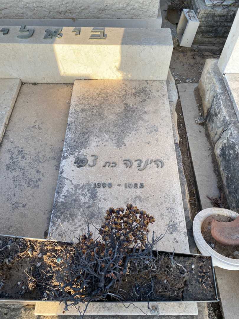 קברו של הינדה ביאליק. תמונה 1
