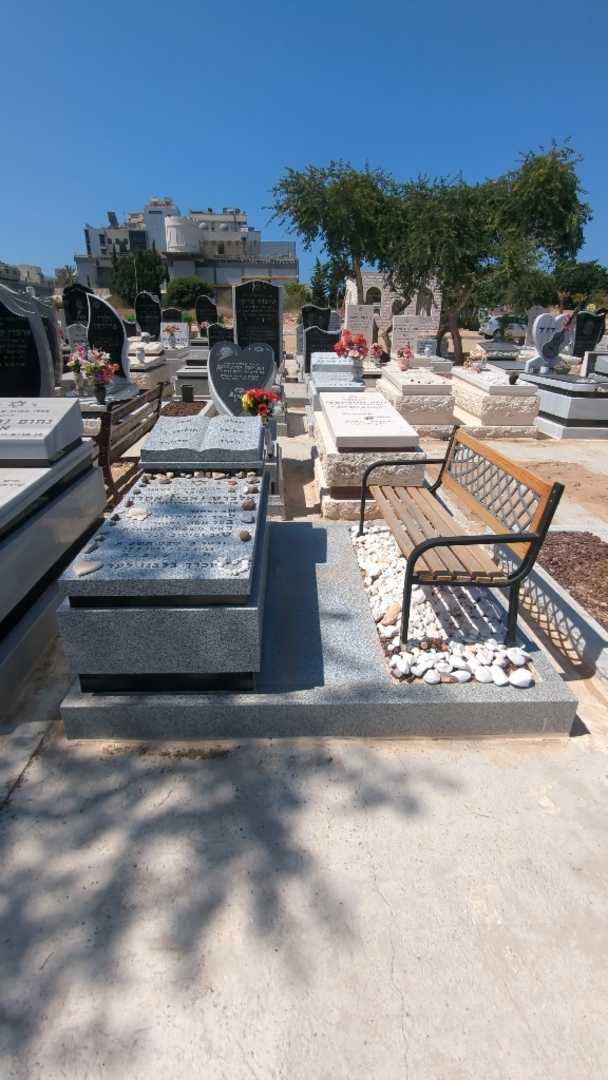 קברו של אלברט אבי אסרף. תמונה 2
