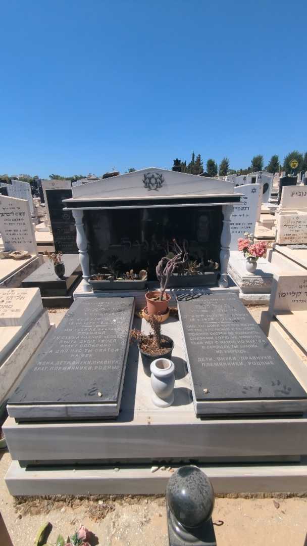 קברו של פולינה פודינוק. תמונה 4