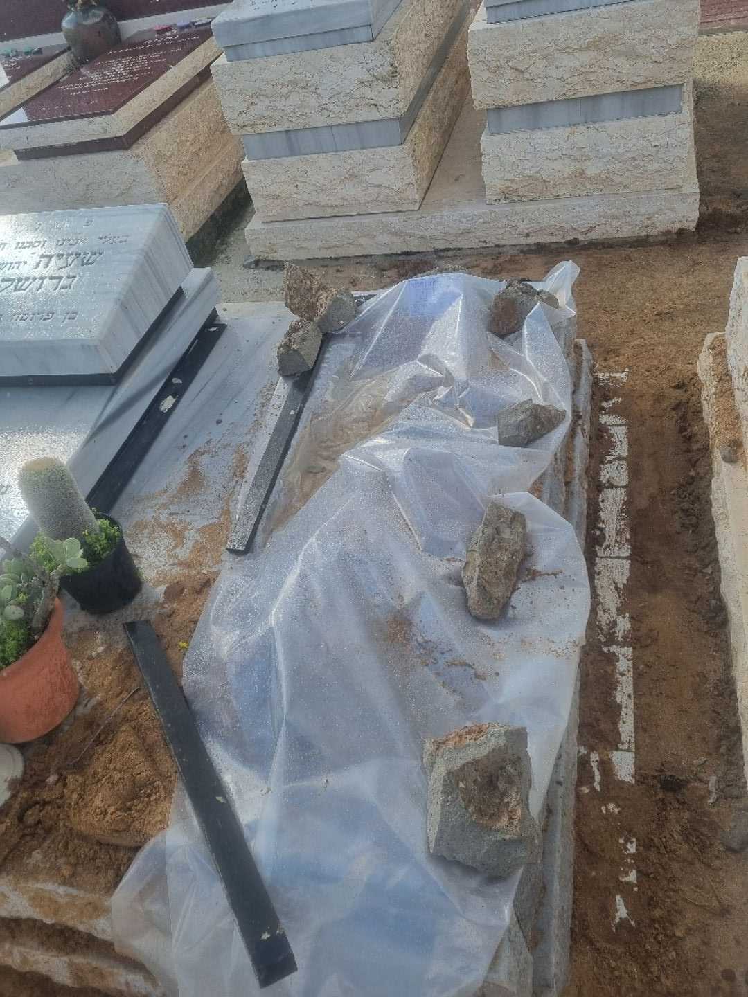 קברו של גולדה גרושקה. תמונה 1