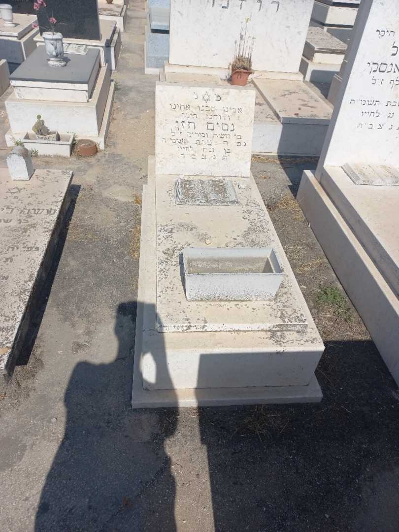 קברו של ניסים חזן. תמונה 1