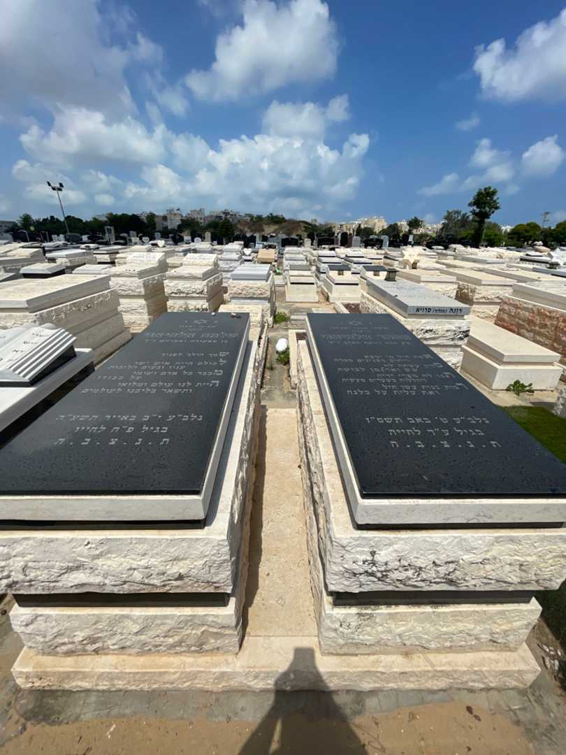 קברו של אסתר אלחיאני. תמונה 1