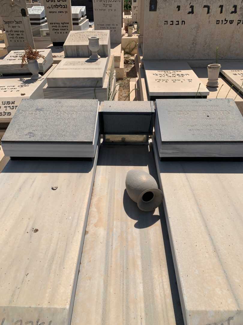 קברו של יחזקאל דעבול. תמונה 1