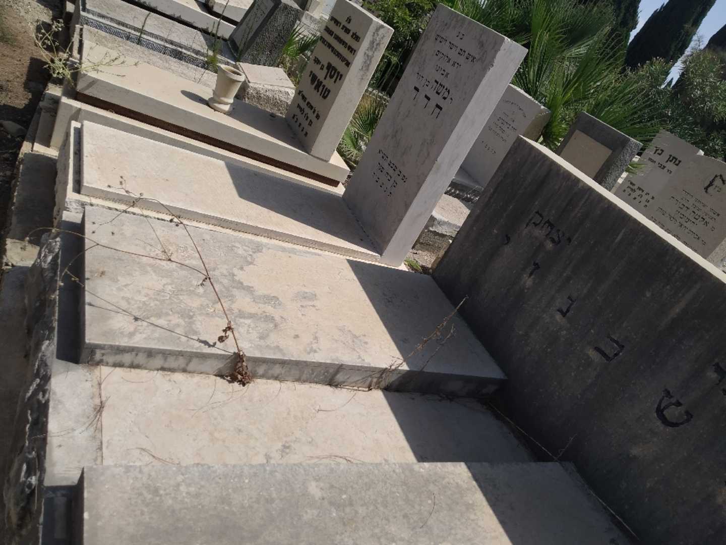 קברו של יצחק אשכנזי. תמונה 1