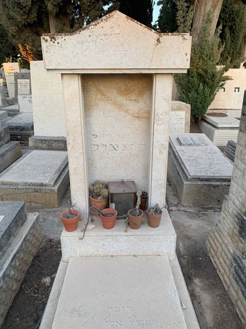 קברו של מלכה חזנצוק. תמונה 1