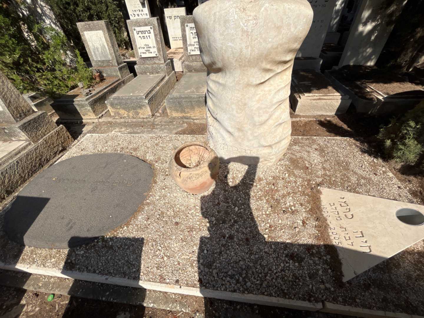 קברו של שלום כרמי