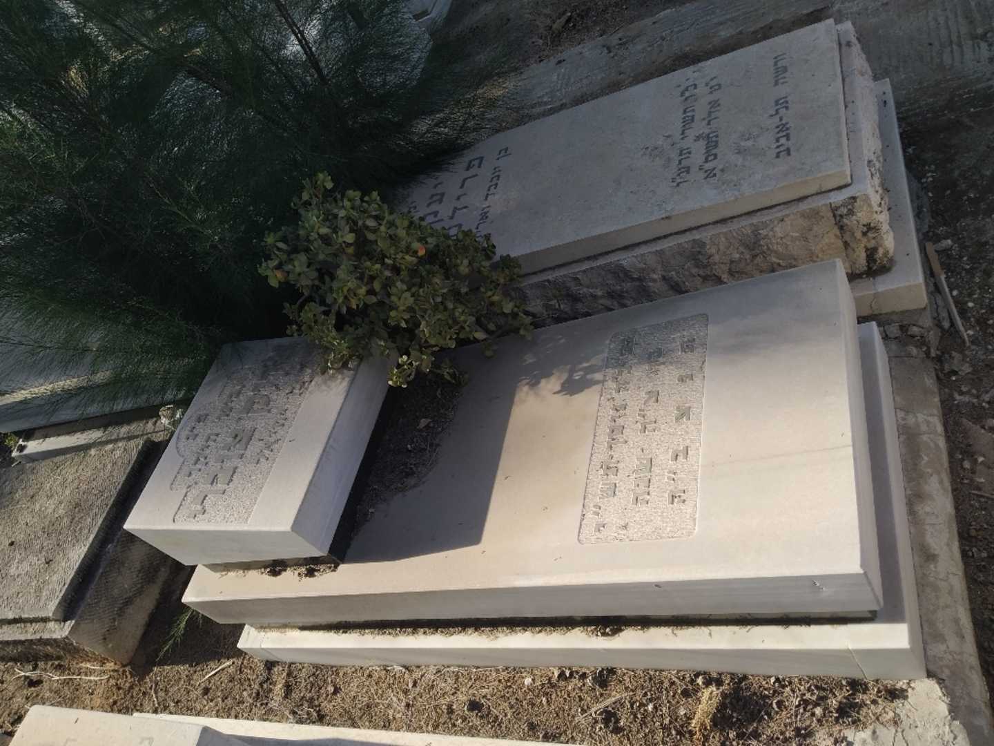 קברו של צדוק צוברי