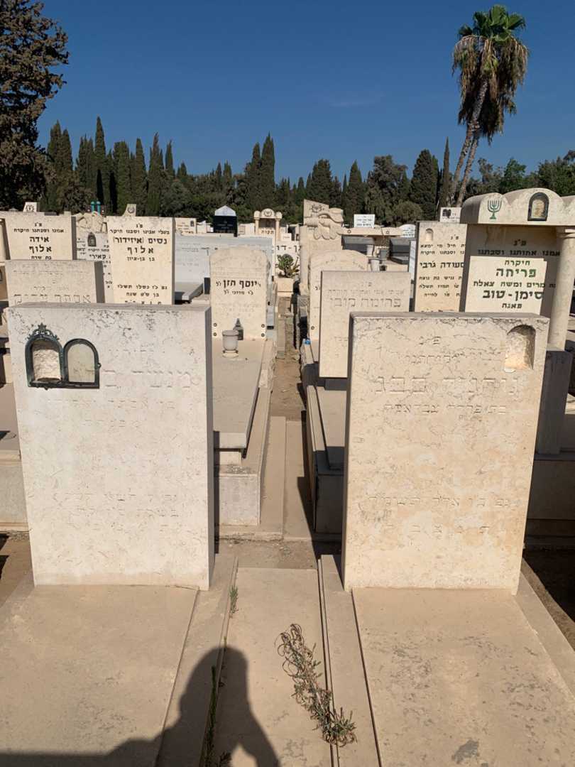 קברו של מנשה סבג. תמונה 1