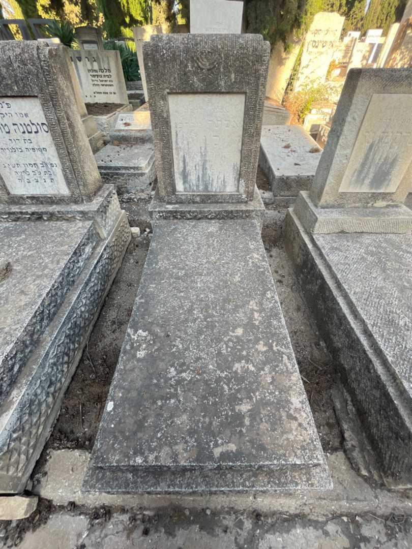 קברו של אסתר לוי