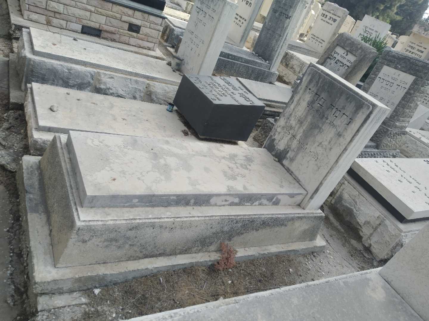 קברו של נחמה ברזון